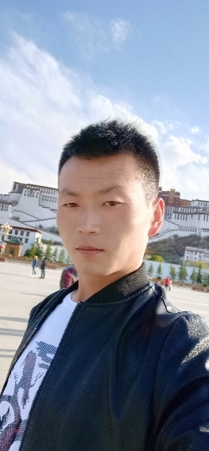 阳光下的小草的第二张照片--宁波相亲服务中心