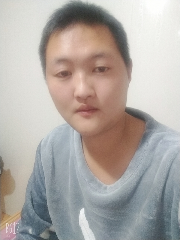 烟圈里透着伤的第一张照片--宁波相亲服务中心