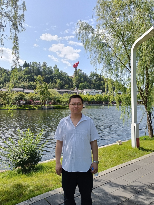 风雨相伴的第一张照片--宁波相亲服务中心
